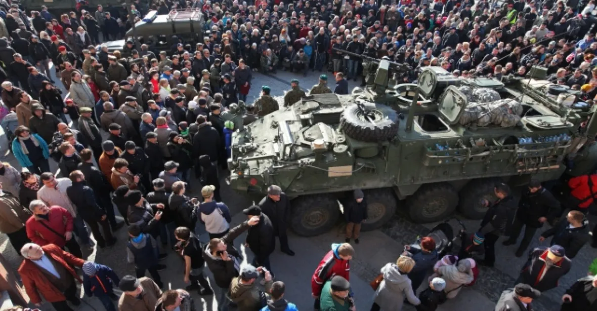 Vzkaz Putinovi: Americké vojáky v Polsku uvítaly aplaudující davy