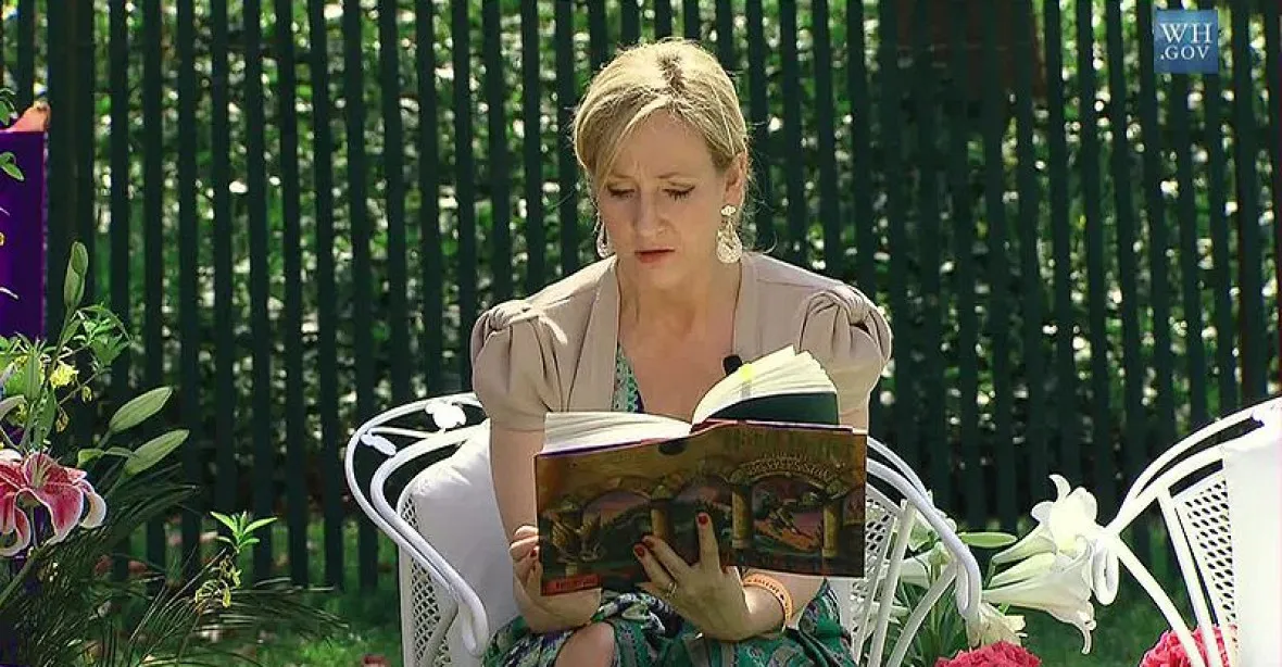 Rowlingová vydá knihu popisující její životní příběh