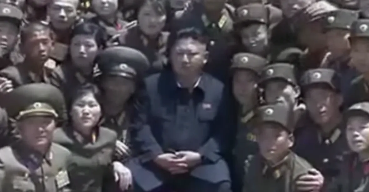 VIDEO: Vidět Kima. Nadšení občané KLDR skáčou do vody