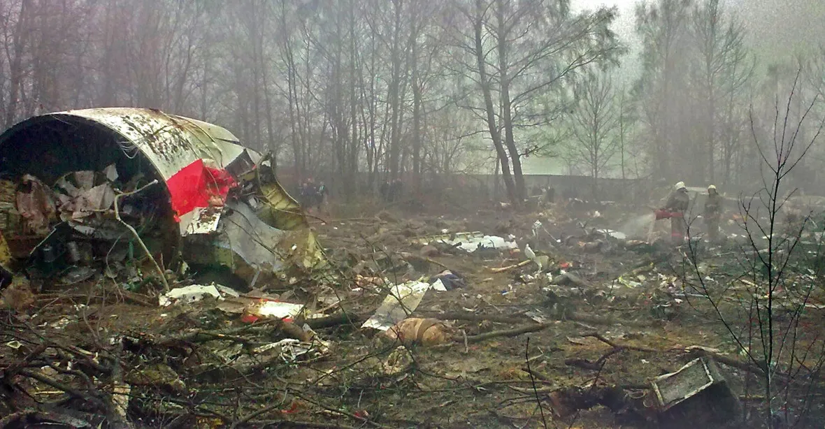 To zvládnete, přemlouvali piloty 41 vteřin před havárií u Smolensku