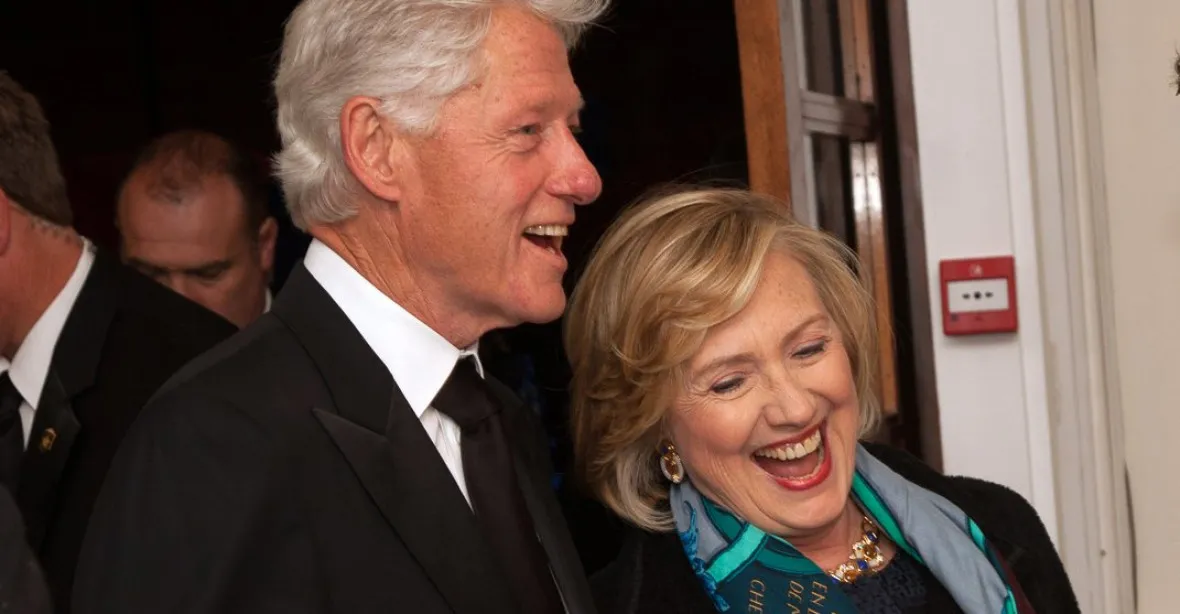 Clintonovi pomohli Rusku získat uranovou firmu z USA. Pak inkasovali odměnu