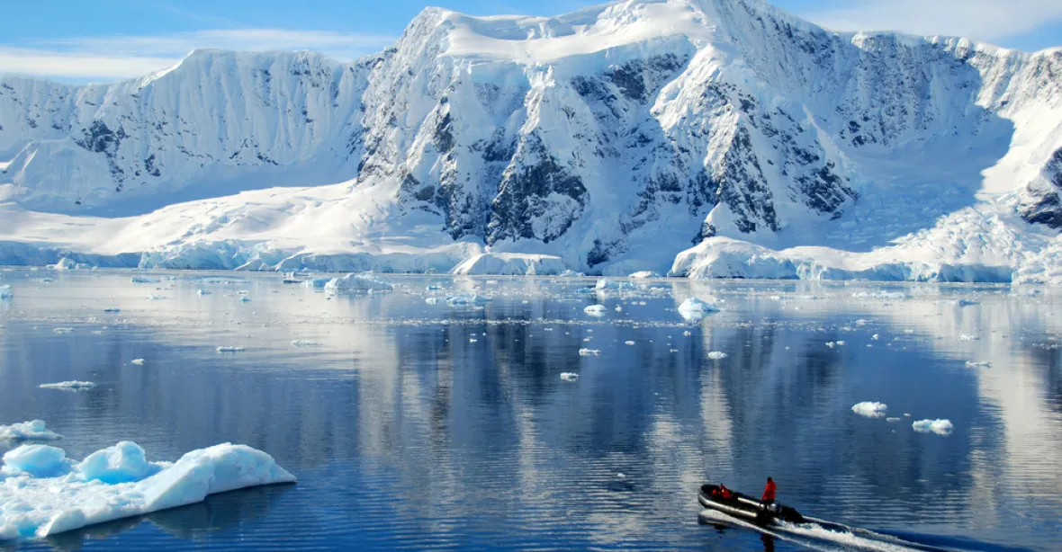 VIDEO: Neznámá Antarktida. Dechberoucí záběry z dronu