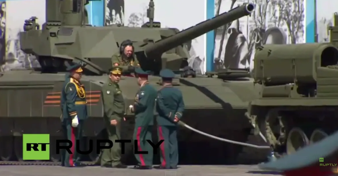 Tank Armata, nová ruská chlouba. Rozbil se už při zkoušce