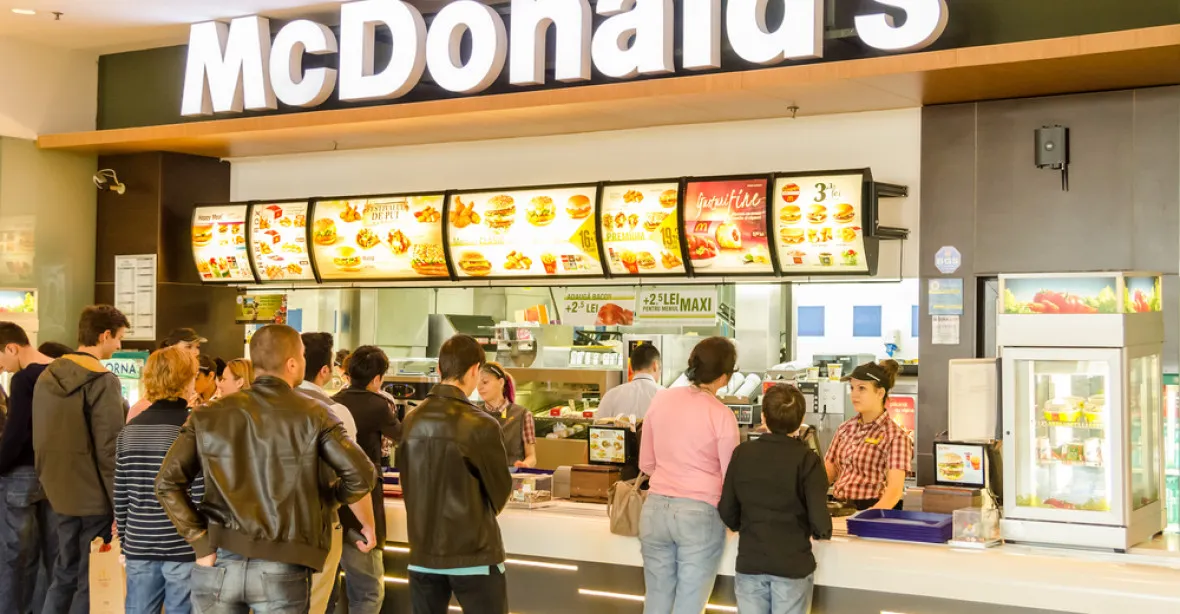 V McDonald’s odmítli prodat jídlo bezdomovci. Teď se omlouvají