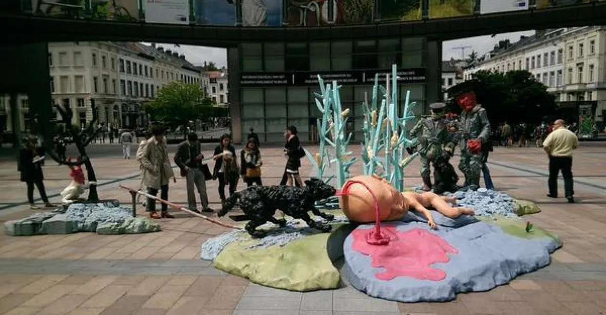 Česká krvácející socha v Bruselu dráždí levici