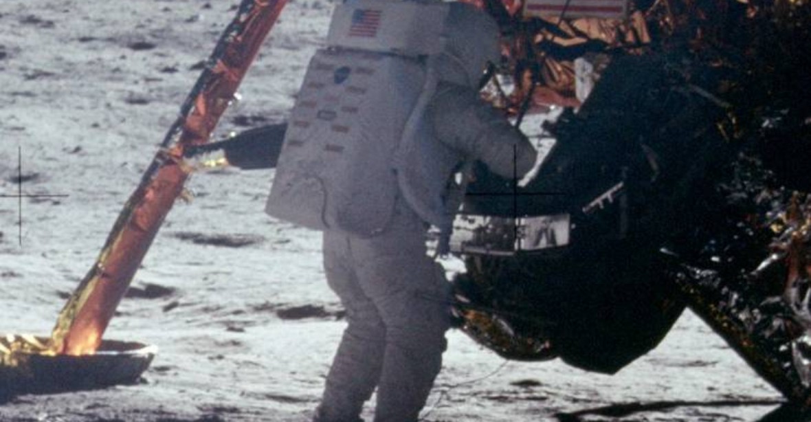 Přistáli Američané na Měsíci? Rusové to chtějí prošetřit