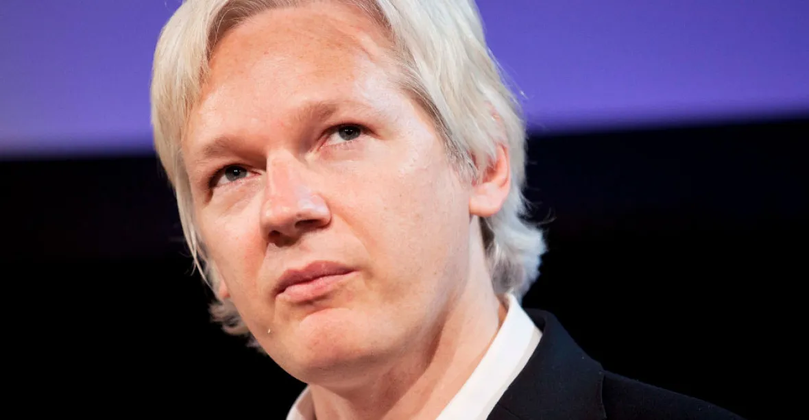 Zbabělce Assange v Jihlavě nechceme, zní z města