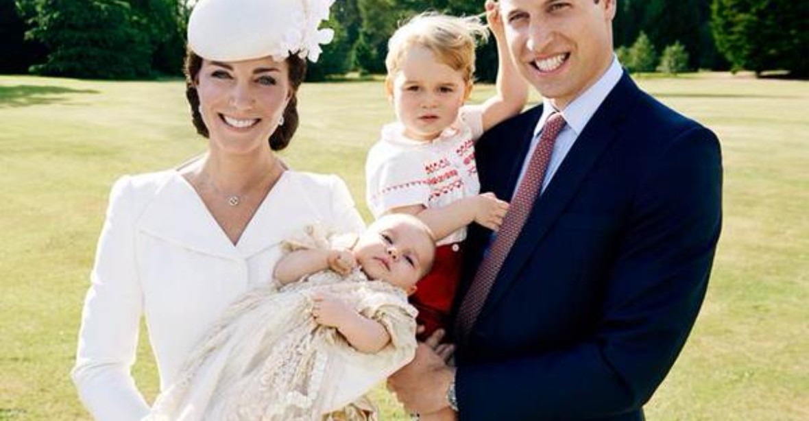 OBRAZEM: Nové fotografie ze křtu princezny Charlotte