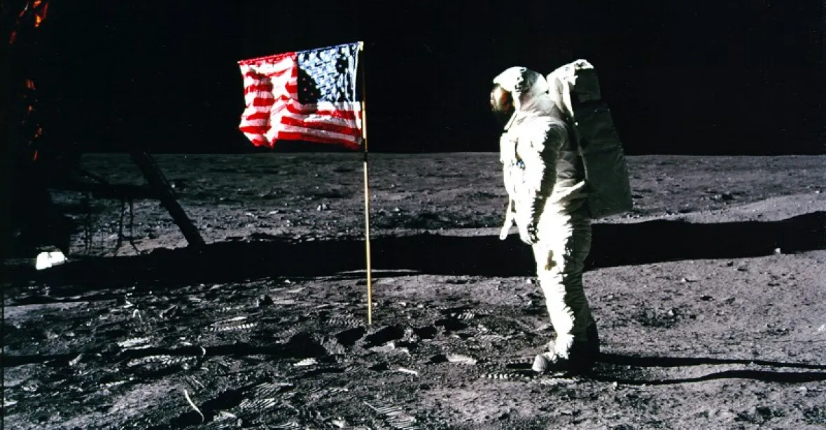 Bylo Apollo 11 na Měsíci? Profesor setřel kritiky brilantním tweetem
