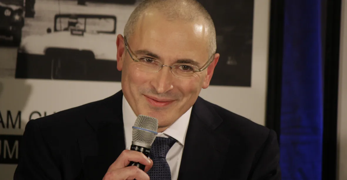 Chodorkovskij si prý objednal vraždu. Jeho otce vyslýchali