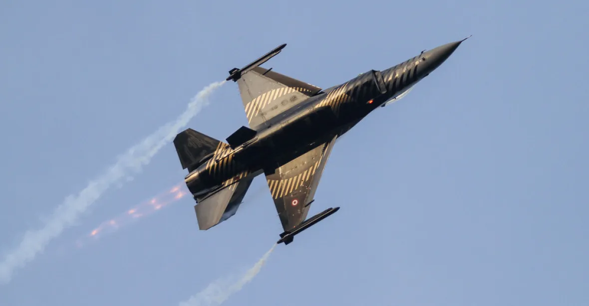 V Bavorsku se zřítila stíhačka F-16, hrozil výbuch