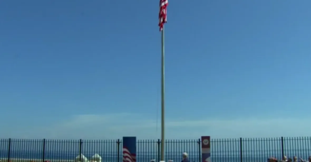 Na Kubě zavlála americká vlajka po 54 letech. Kerrymu tleskali