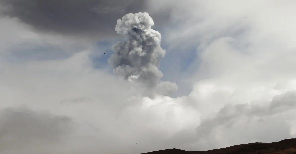 Sopka Cotopaxi se probrala, Ekvádor vyhlásil mimořádný stav