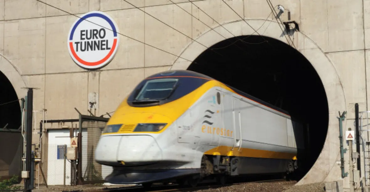 Poplach v Eurotunelu. Uprchlíci pronikli do nákladního vlaku