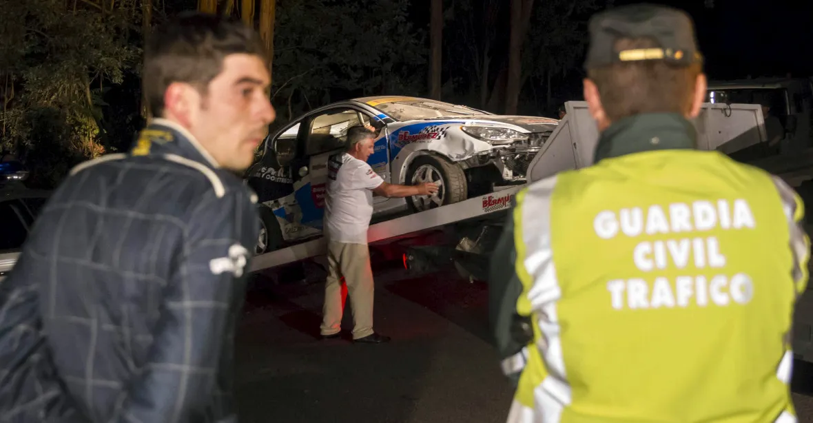 Při španělské rallye vyjelo auto z dráhy. Šest mrtvých