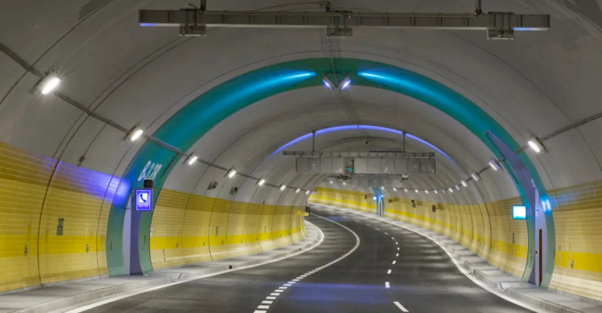 V tunelu Blanka bude mobilní signál, rozhodla Praha