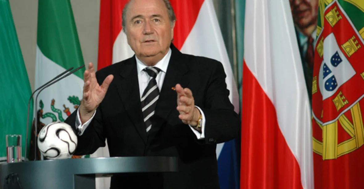 Blatterovi byla pozastavena činnost v čele FIFA