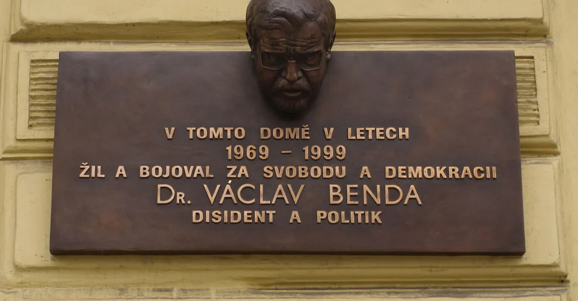 Má cenu Václava Bendy předávat komunista?