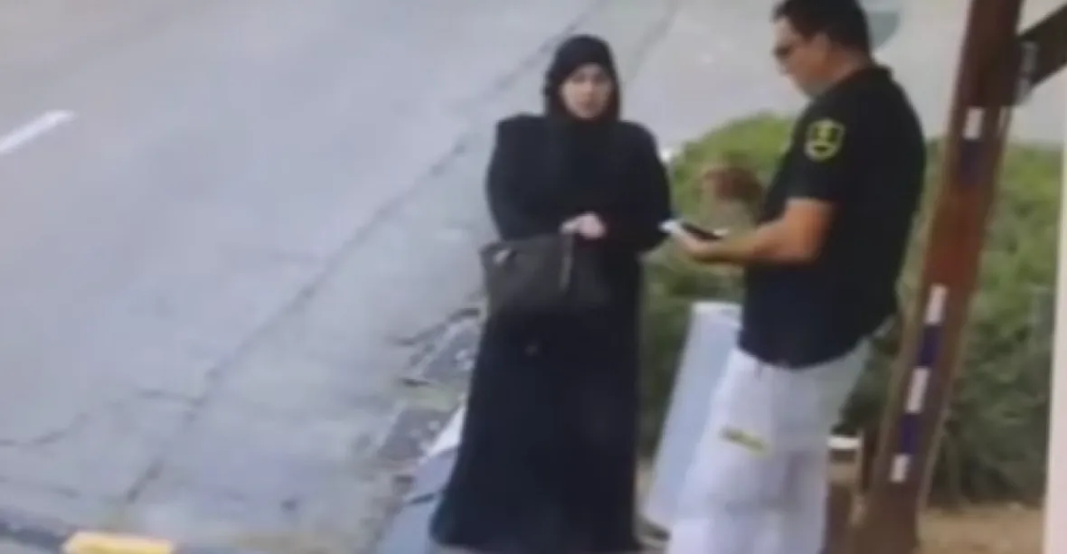 Izrael těchto dnů: Muslimka se s nožem vrhla na hlídače