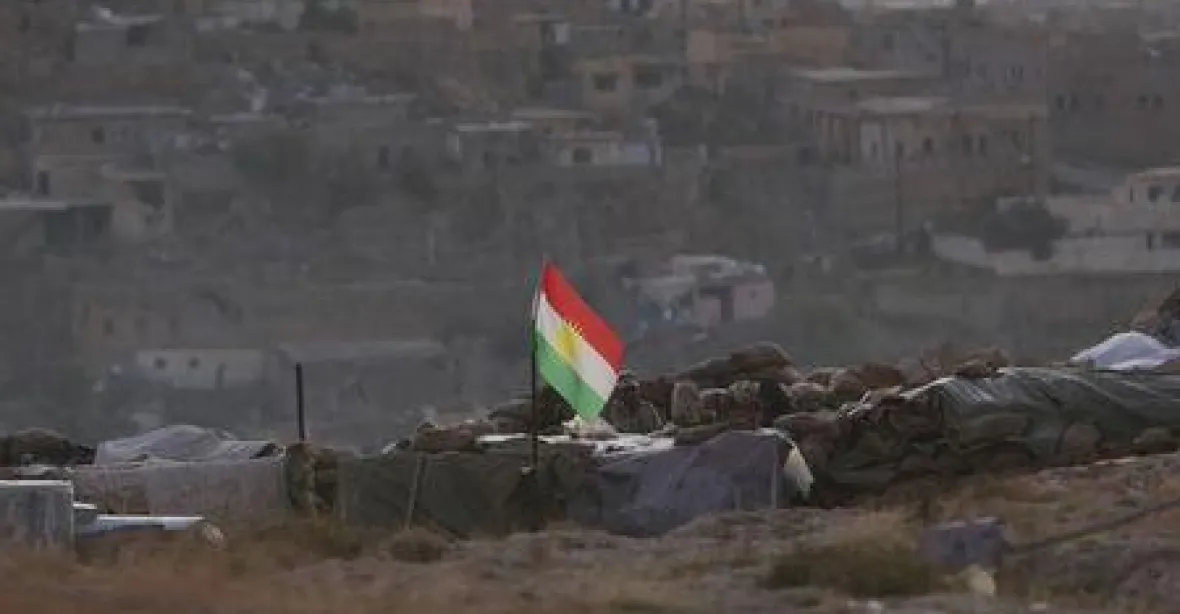 Kurdové osvobodili město Sindžár a vyhánějí islamisty