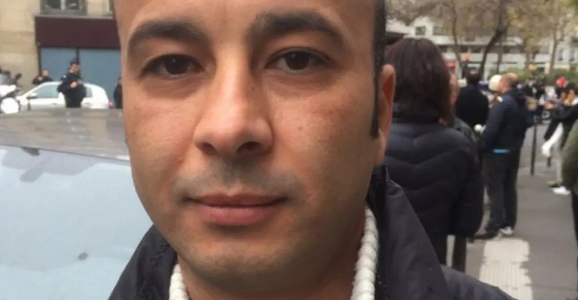 Hrdina z Paříže. Muslimský pokladní zachránil dvě ženy