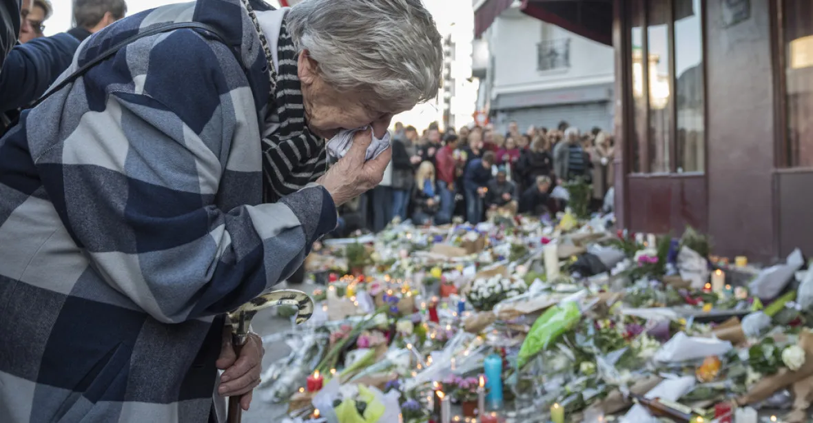 OBRAZEM: Teror v Paříži a jeho následky týden poté