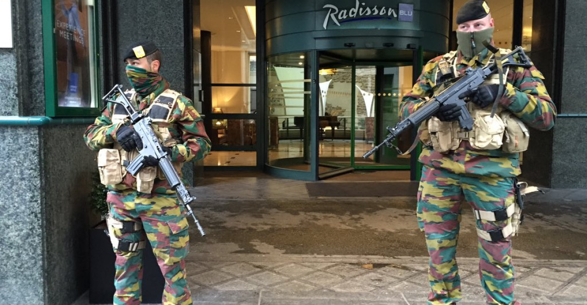 ON-LINE: V Bruselu obviněný z terorismu. Francie začala pohřbívat