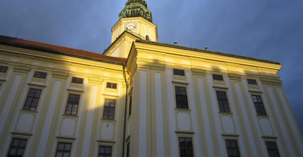 Stát vydá církvi zámek v Kroměříži, první budovy již v pátek