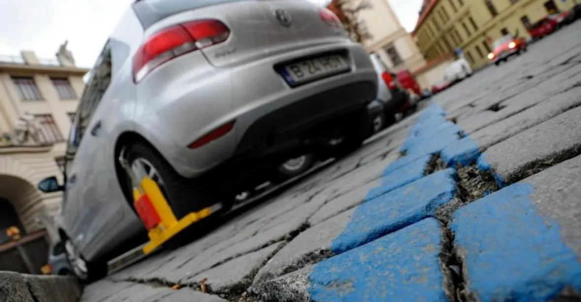 Parkovací zóny v Praze od dubna přibudou. A zdraží
