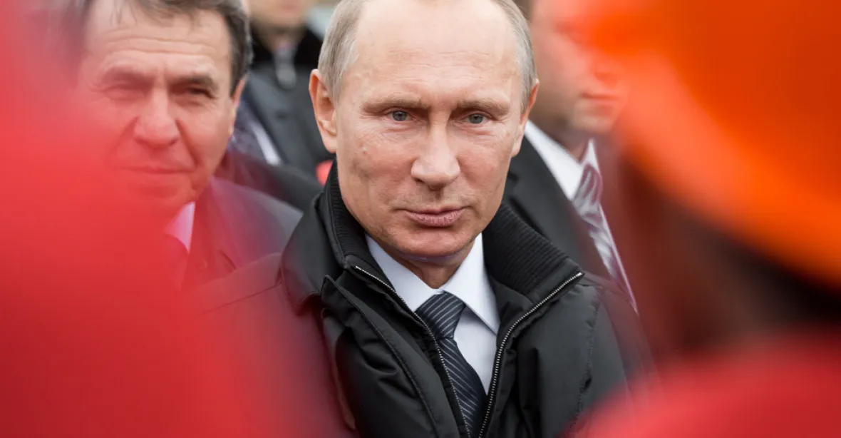 Putin se bojí poklesu popularity. Jeho agenti vyráží do terénu