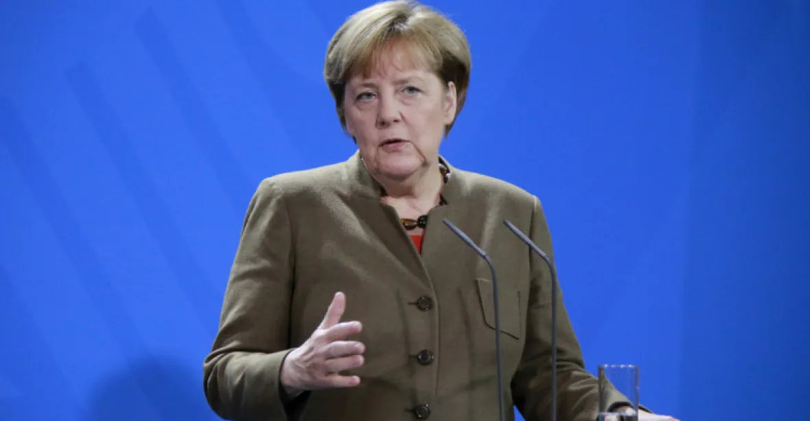 Merkelová má přijet do Prahy. Sobotka s ní chce mluvit o migraci