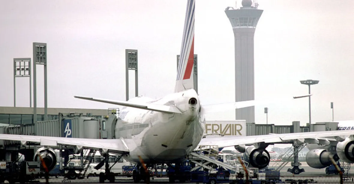 Paříž dělala čistku na letištích. 70 zaměstnaců mělo radikální myšlení