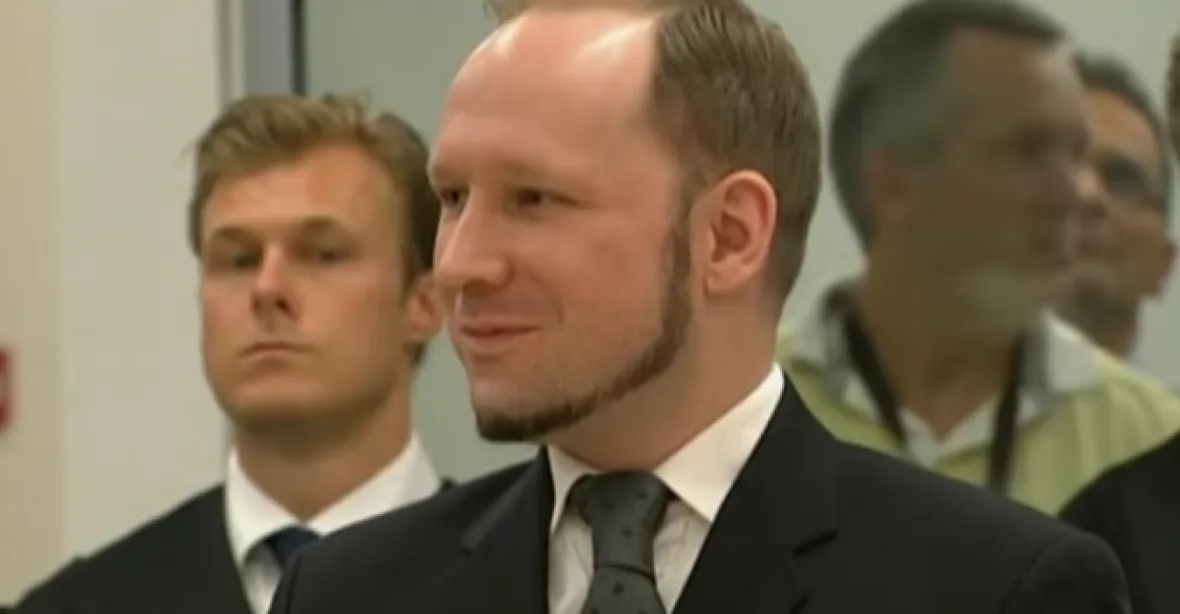 Breivik žaluje Norsko. Vězení prý porušuje jeho lidská práva