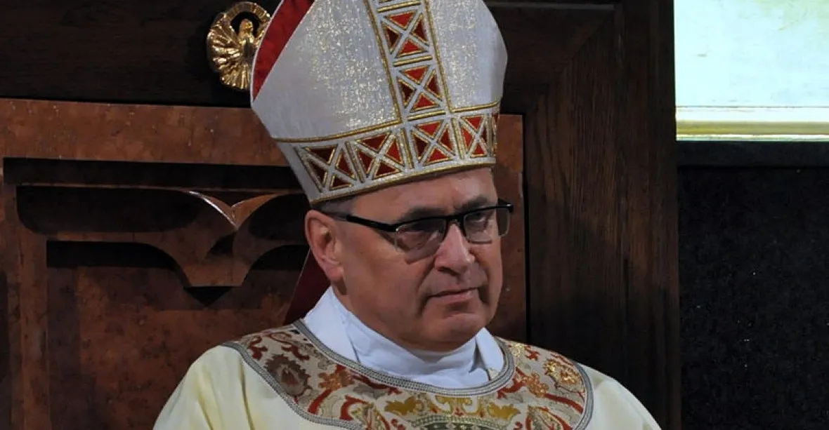 Biskup vrací úder: Řešíte splachování, Polsku nerozumíte
