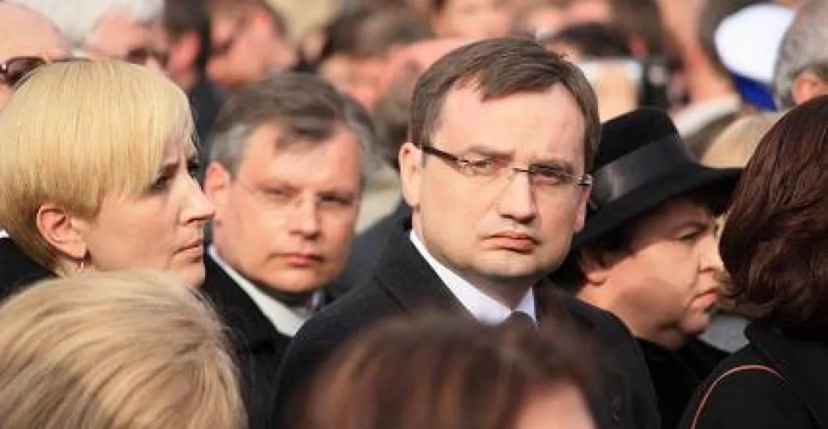 Nemám vaši drzost, vzkázal polský ministr eurokomisaři