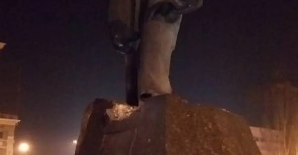 V Doněcku se v noci pokusili odpálit obří sochu Lenina