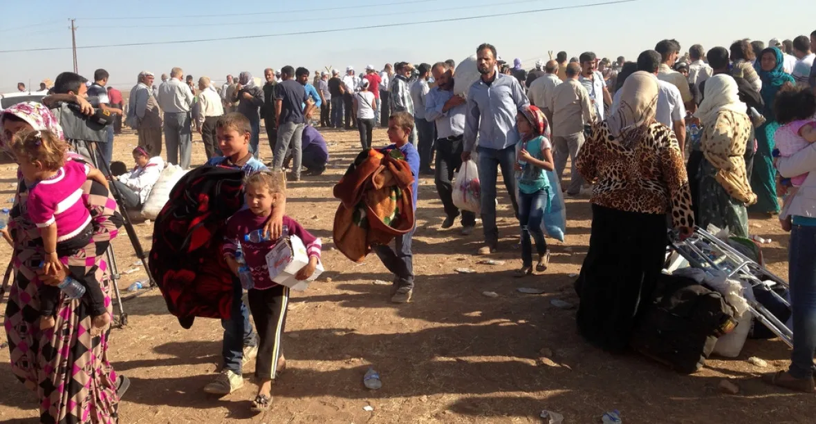 Turci drží na hranici 35 000 uprchlíků z Aleppa zmítaného boji