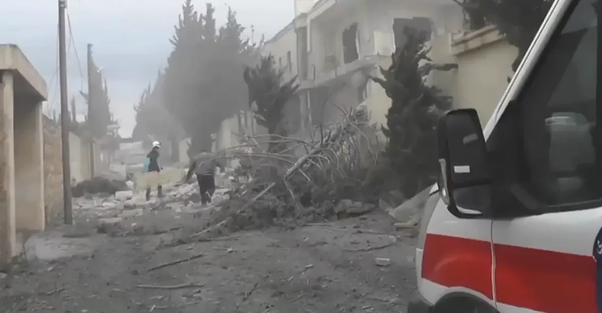 VIDEO: Na vesnici u Aleppa dopadají ruské a Asadovy bomby