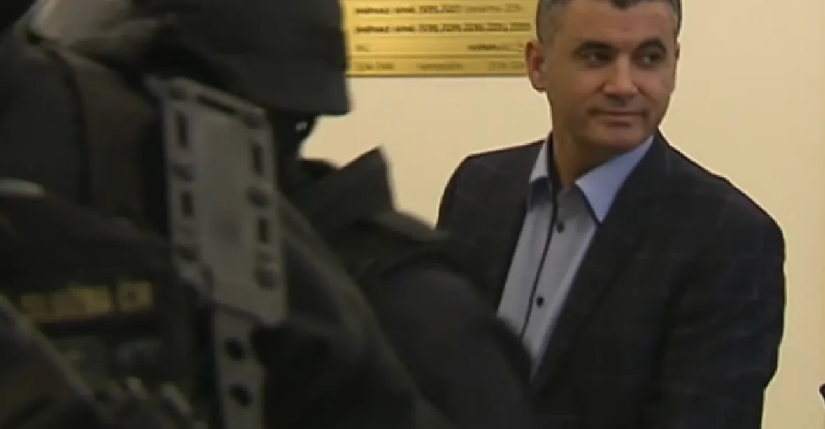 Proč třetí muž v kauze Fajád nebyl propuštěn? Požádal o český azyl