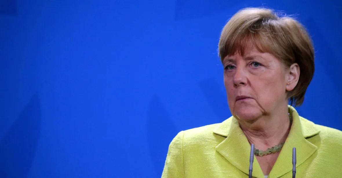 Merkelová jako kůl v plotě. V Evropě je stále izolovanější