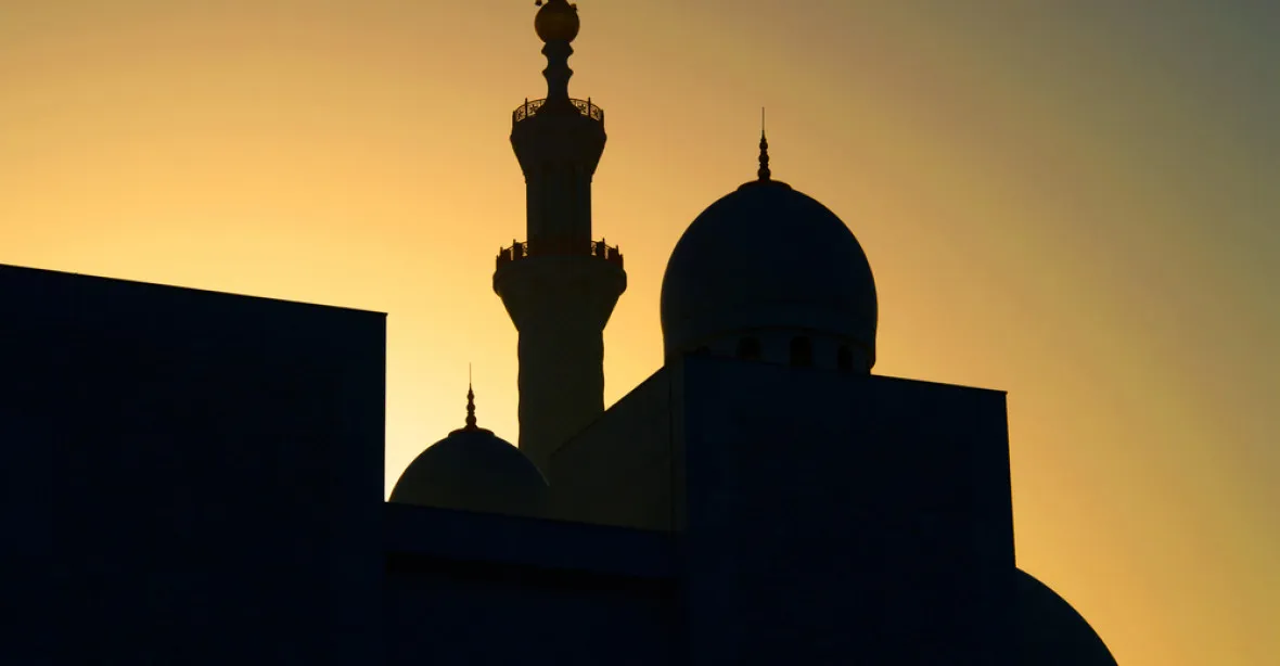Imám v dánské mešitě káže ukamenování cizoložníků