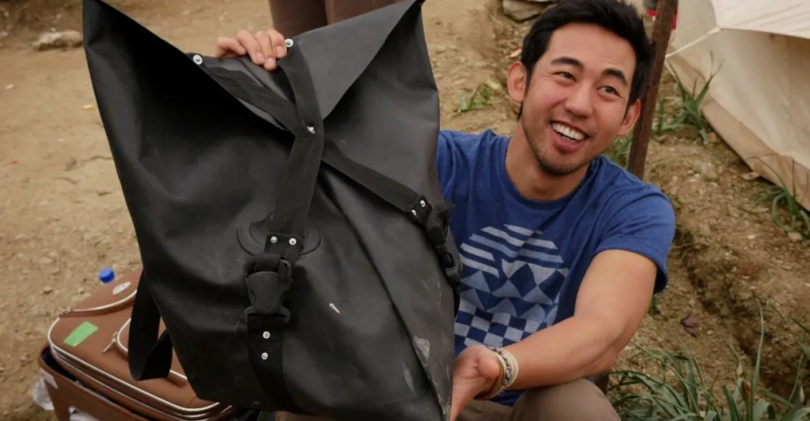 VIDEO: A je to! Z člunu po uprchlících je rázem batoh