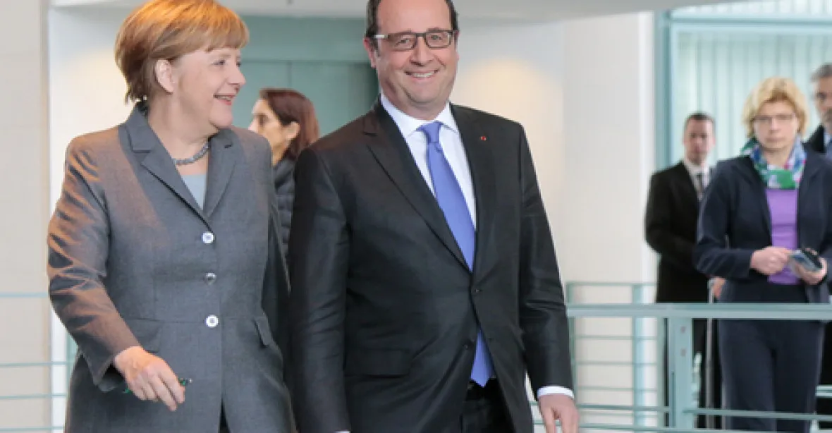 Hollande podrží na summitu Merkelovou v její migrační politice