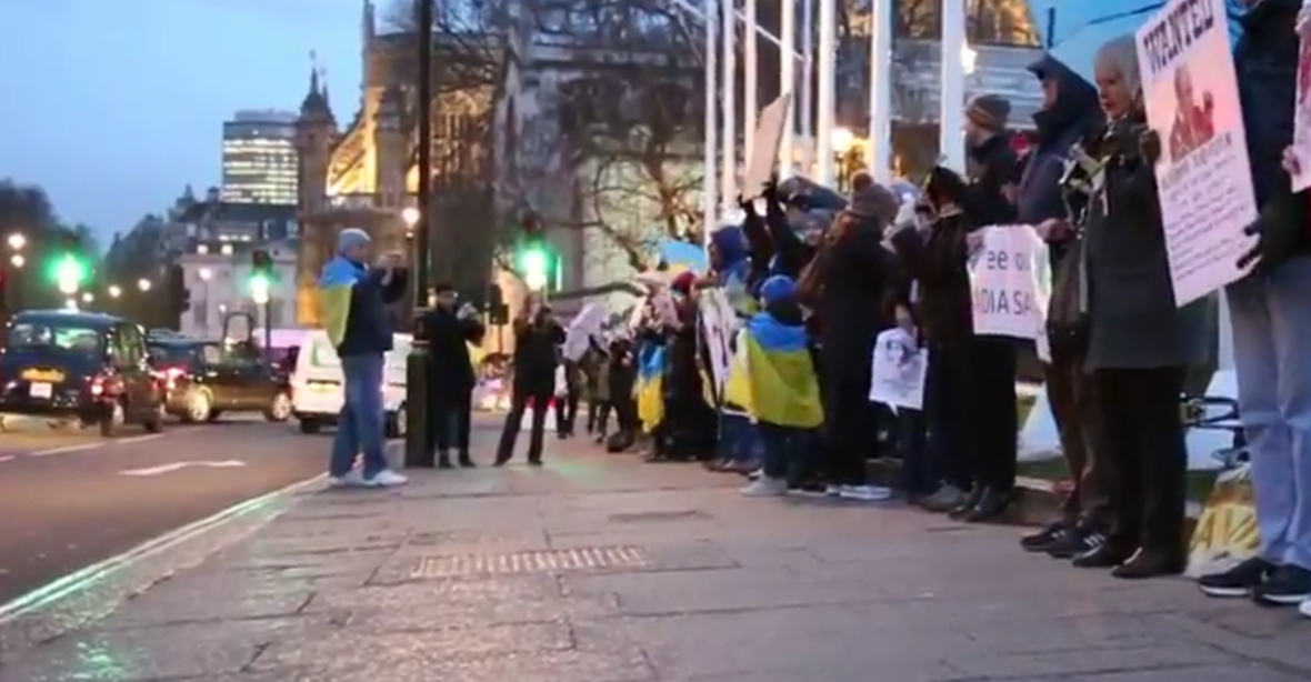 Pusťte Savčenkovou, skandovali lidé v Kyjevě, Londýně i Moskvě