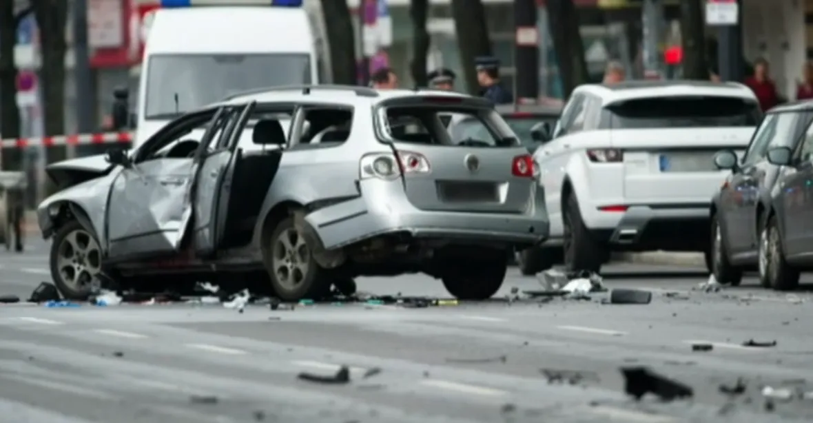 V centru Berlína vybuchlo za jízdy auto. Řidič zahynul