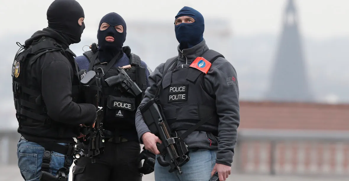 Mohutné razie v Belgii: zadržený terorista nesl výbušniny