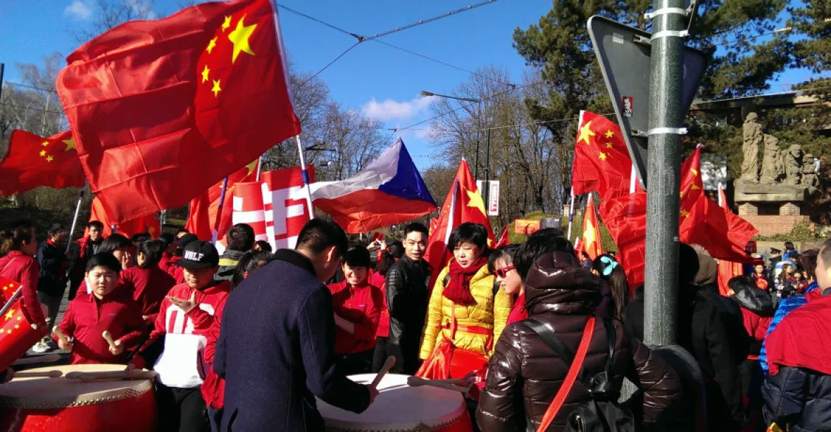 Bitky u Žofína mezi čínskými vítači a demonstranty