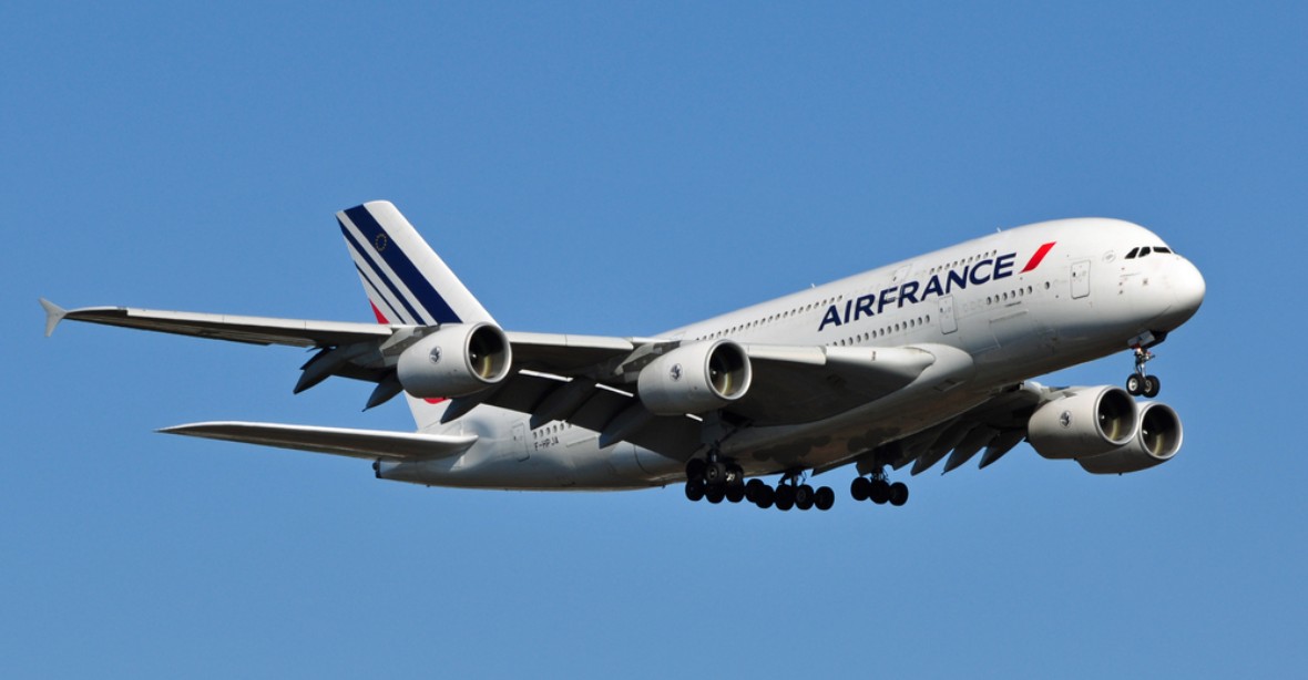 Letušky Air France se bouří. Nechtějí šátky při přistání v Íránu