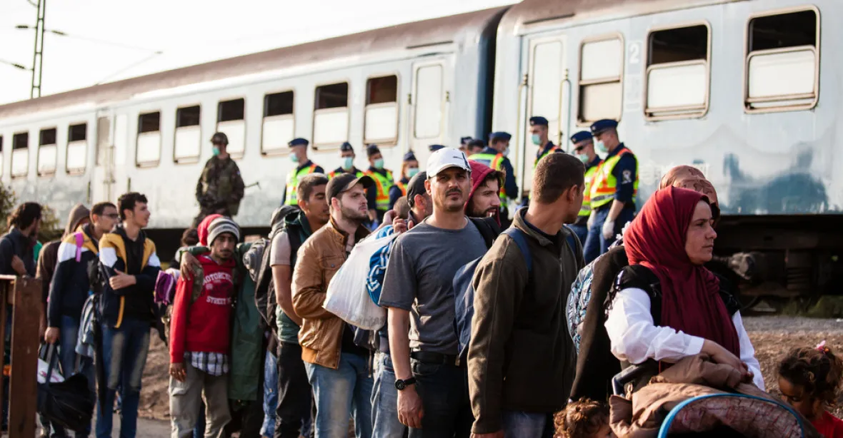 Migranty budeme přerozdělovat, navrhuje Evropská komise zemím EU