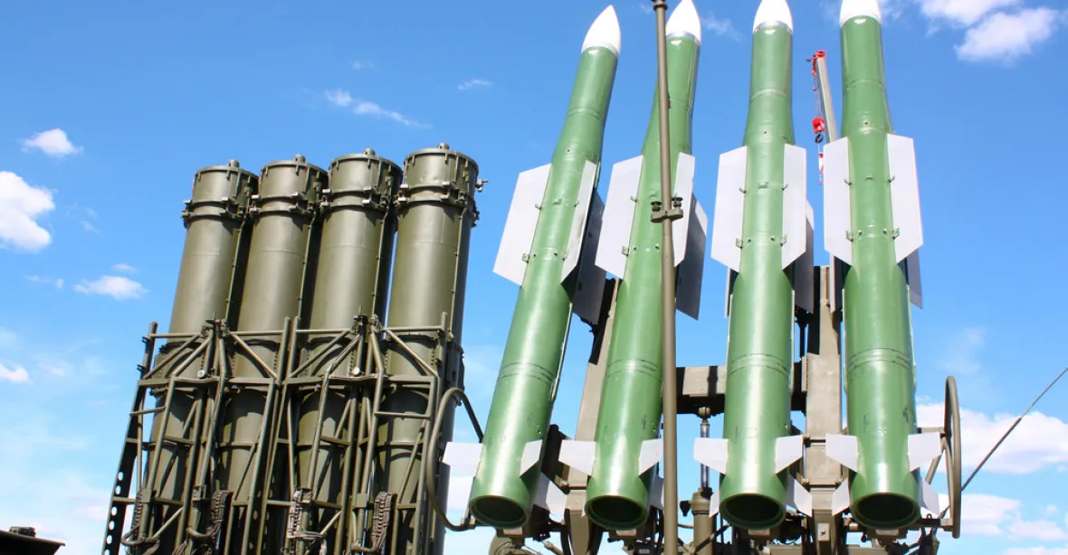 Rusko zaslalo do Íránu první část protiletadlových raket